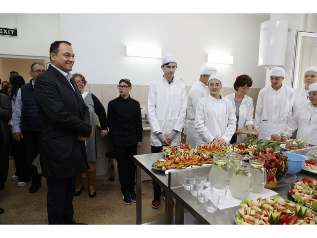 Laborator de alimentație publică inaugurat la Colegiul Tehnic „Gheorghe Asachi” Laborator de alimentație publică inaugurat la Colegiul Tehnic „Gheorghe Asachi”