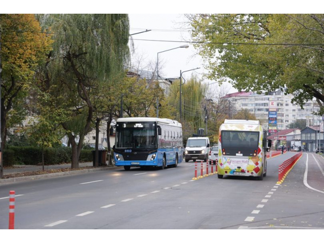 Stâlpii de la benzile dedicate transportului public vor fi eliminați