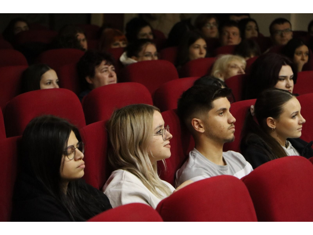 Dacă e joi, e Film de Cinematecă