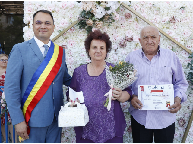 Primăria Municipiului Focșani continuă să premieze „cuplurile de aur”